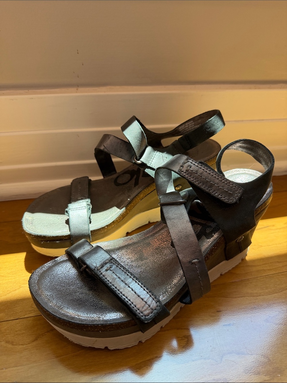 OTBT wavey leather wedge